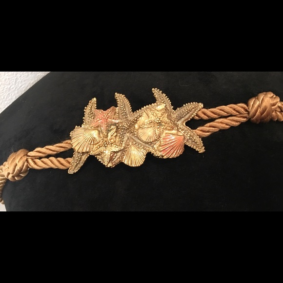 Starfish, Shell Necklace - Picture 2 of 5